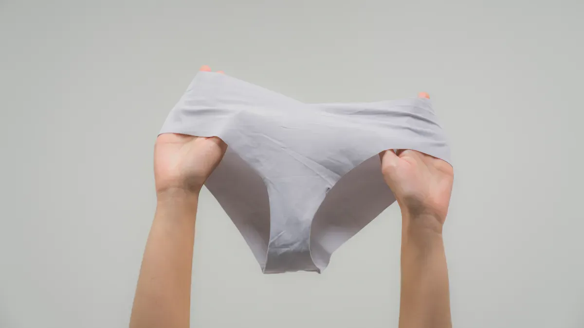The Rise of Invisible Comfort: Why Seamless Ice Silk Trunks are Trending in the US